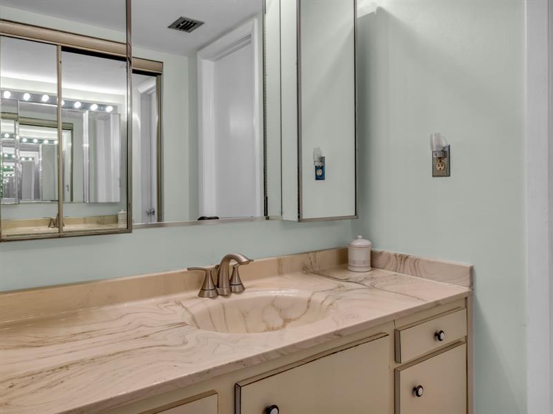 Image 31 of 51 For 1101 Colony Point Cir  422