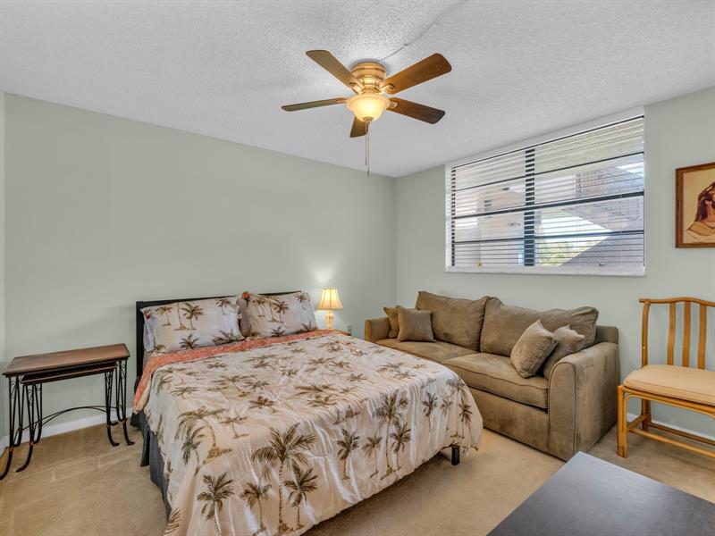 Image 32 of 51 For 1101 Colony Point Cir  422