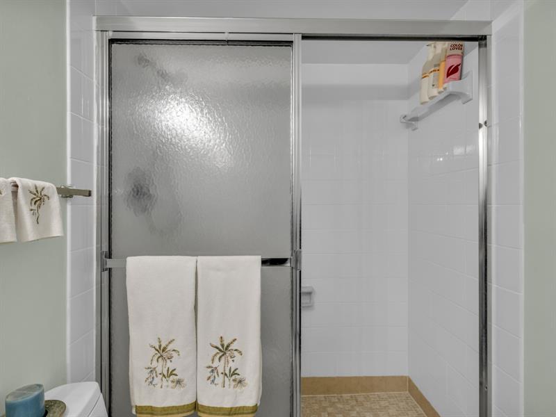 Image 35 of 51 For 1101 Colony Point Cir  422