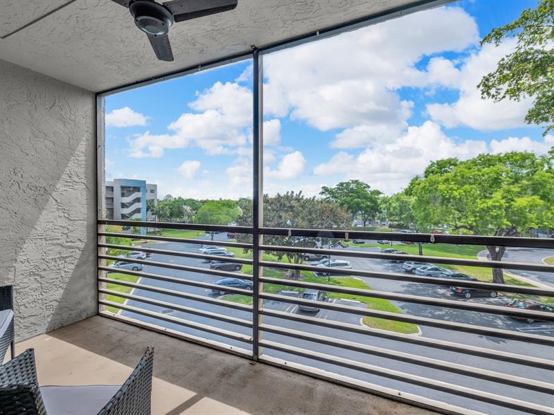Image 36 of 51 For 1101 Colony Point Cir  422