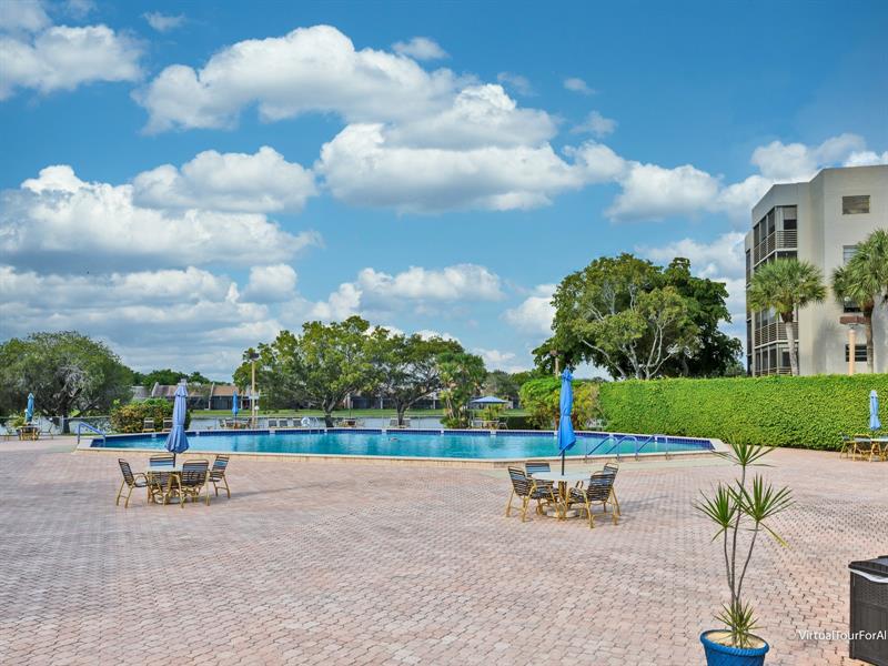 Image 41 of 51 For 1101 Colony Point Cir  422