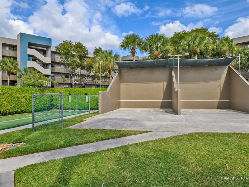 Image 47 of 51 For 1101 Colony Point Cir  422