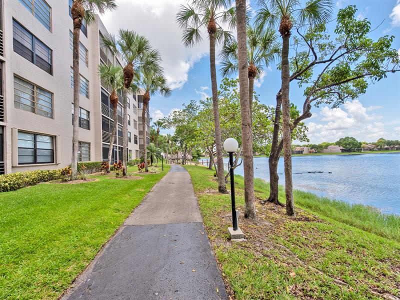 Image 49 of 51 For 1101 Colony Point Cir  422