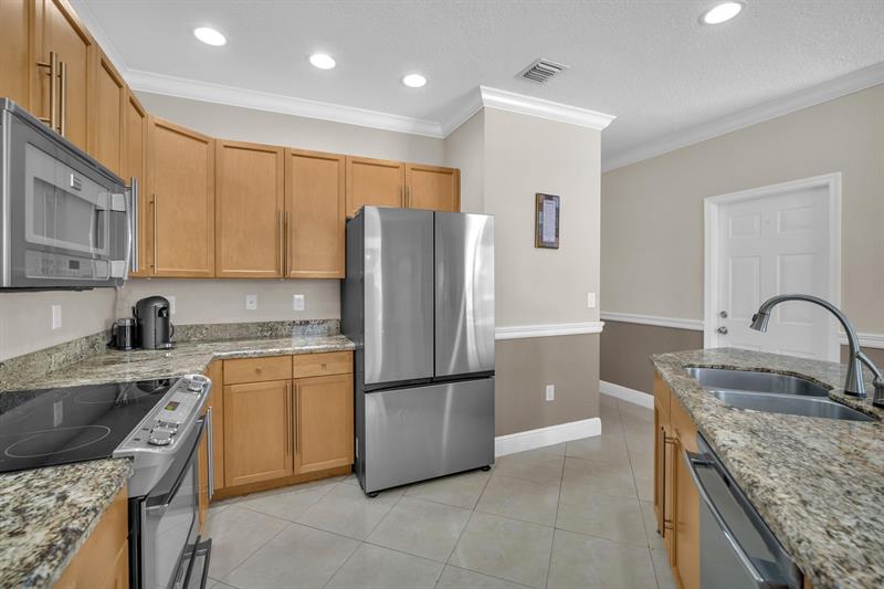 Image 14 of 49 For 15519 51st Pl