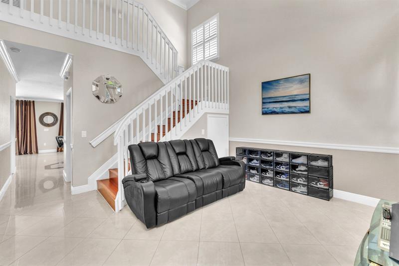 Image 24 of 49 For 15519 51st Pl
