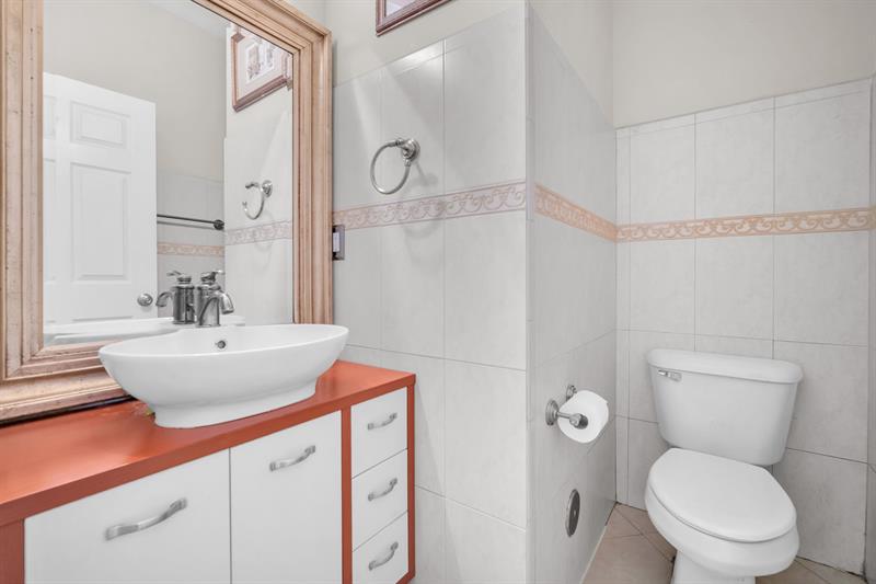 Image 26 of 49 For 15519 51st Pl