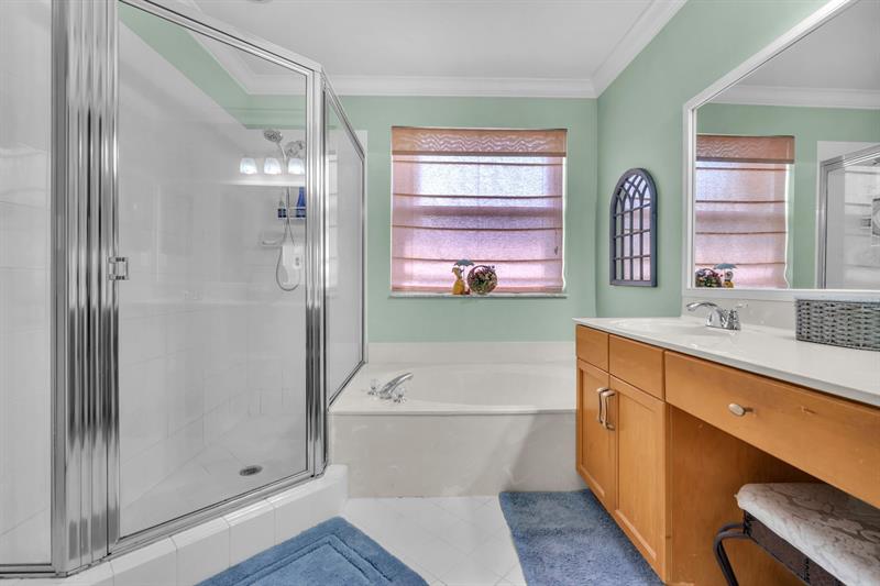 Image 32 of 49 For 15519 51st Pl