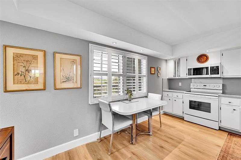 Image 14 of 53 For 4020 Palm Aire Dr  503