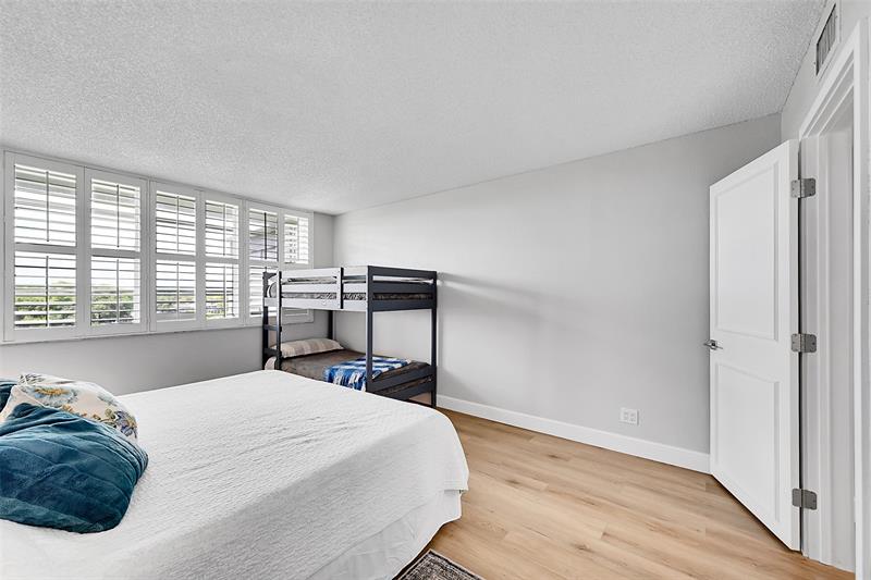 Image 19 of 53 For 4020 Palm Aire Dr  503