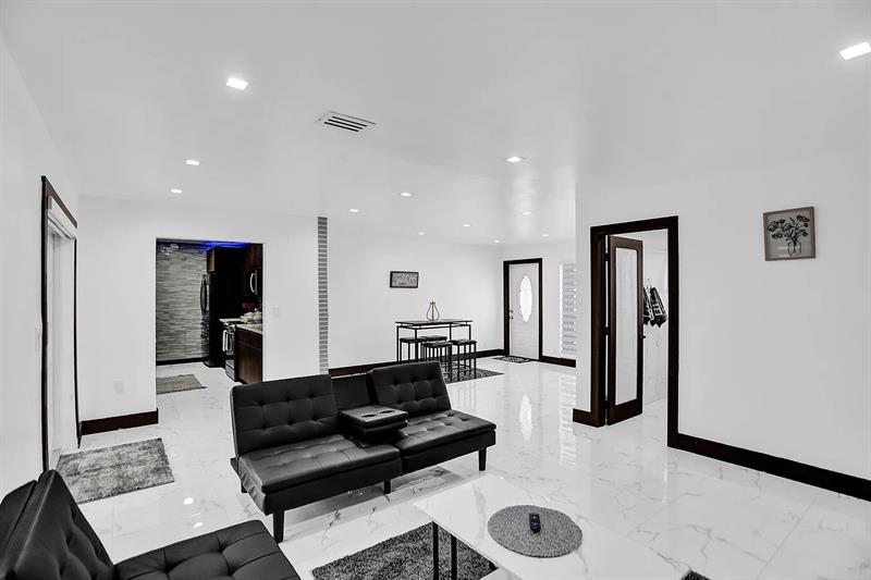 Details for 6900 Park St, Hollywood, FL 33024