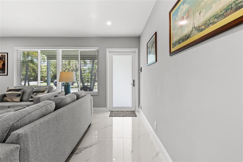 Image 14 of 41 For 409 27th Dr  