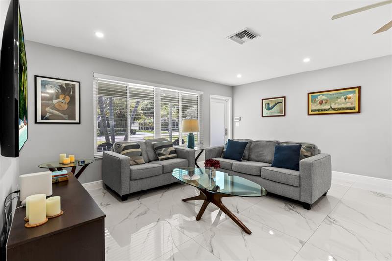 Image 16 of 41 For 409 27th Dr  