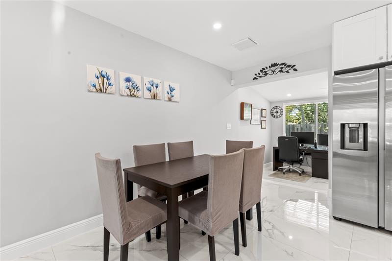 Image 17 of 41 For 409 27th Dr  