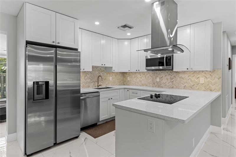 Image 20 of 41 For 409 27th Dr  