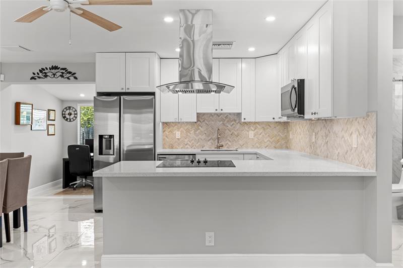 Image 21 of 41 For 409 27th Dr  