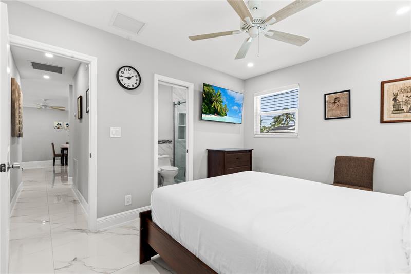 Image 29 of 41 For 409 27th Dr  