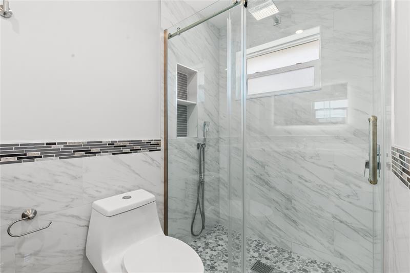 Image 33 of 41 For 409 27th Dr  