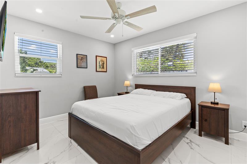Image 5 of 41 For 409 27th Dr  