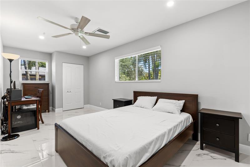 Image 7 of 41 For 409 27th Dr  