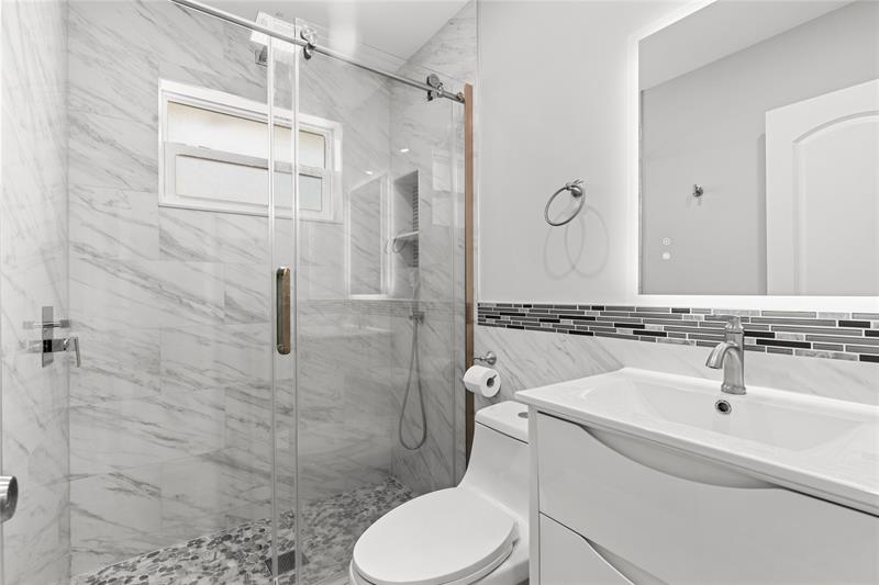 Image 8 of 41 For 409 27th Dr  