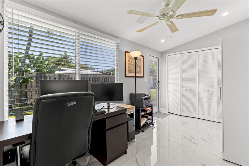 Image 9 of 41 For 409 27th Dr  