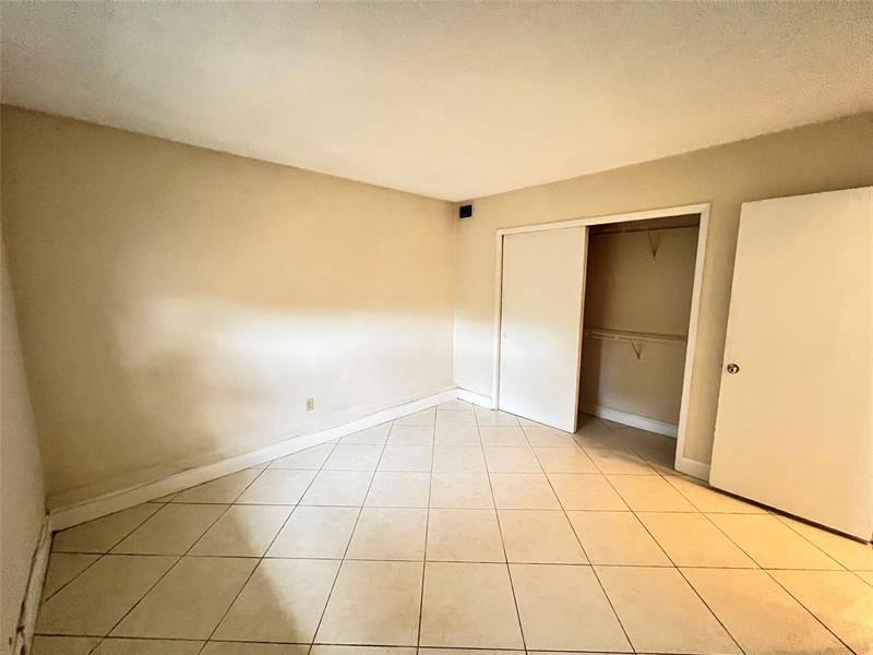Image 4 of 5 For 612 29th Dr  2