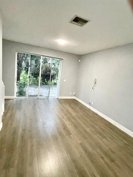 Image 4 of 22 For 1414 34th Way