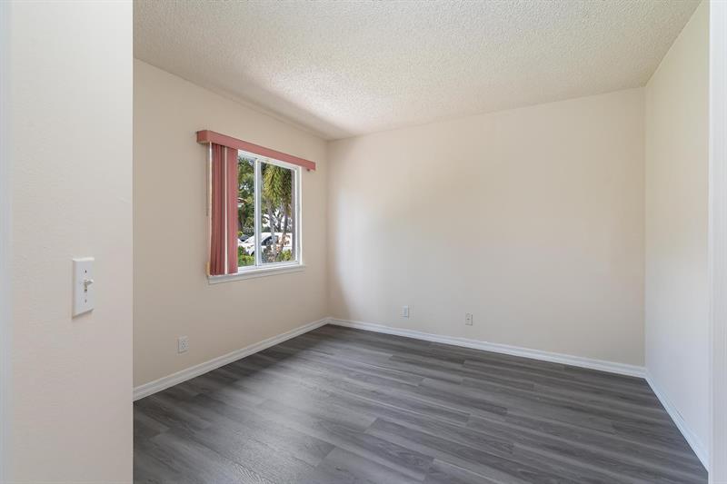 Image 21 of 27 For 1881 116th Way