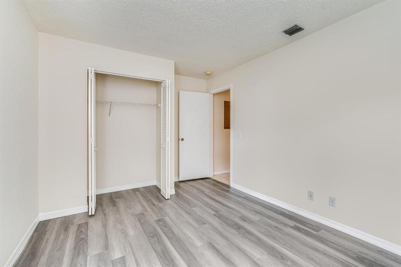 Image 24 of 27 For 1881 116th Way