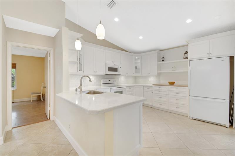 Image 3 of 47 For 134 Riverbend Dr