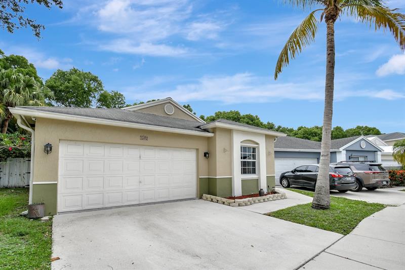 Image 4 of 47 For 134 Riverbend Dr