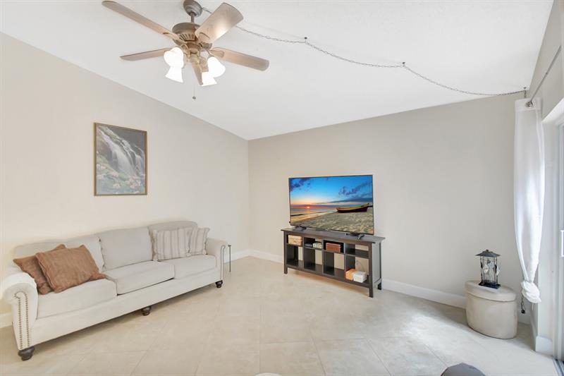 Image 9 of 47 For 134 Riverbend Dr
