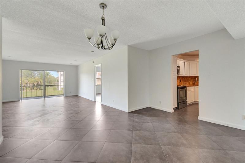 Image 11 of 36 For 6201 Falls Circle Dr  207