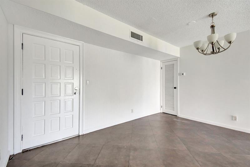 Image 13 of 36 For 6201 Falls Circle Dr  207