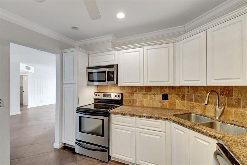 Image 14 of 36 For 6201 Falls Circle Dr  207