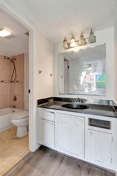 Image 21 of 36 For 6201 Falls Circle Dr  207