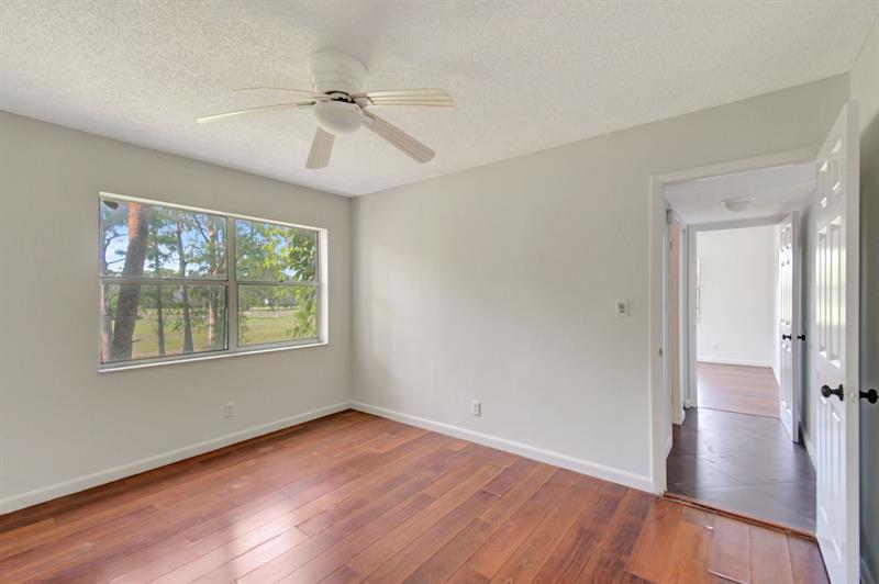 Image 25 of 36 For 6201 Falls Circle Dr  207
