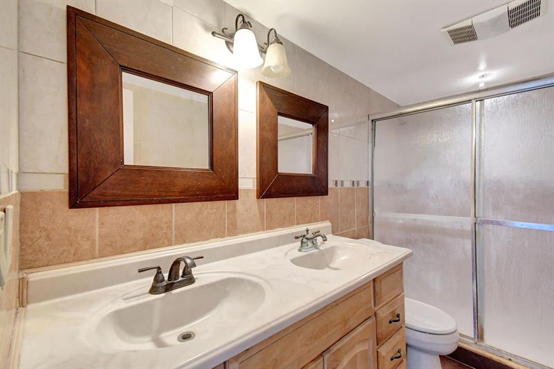 Image 27 of 36 For 6201 Falls Circle Dr  207