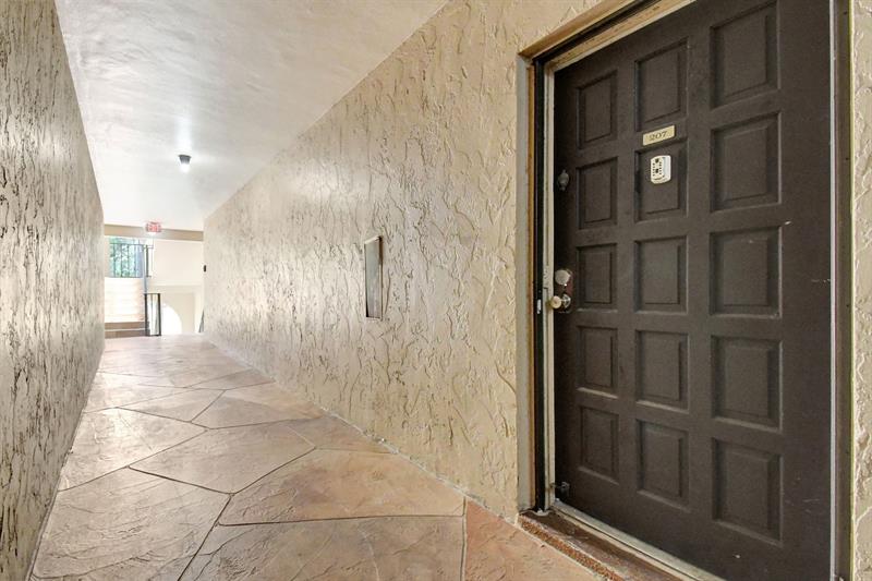 Image 4 of 36 For 6201 Falls Circle Dr  207