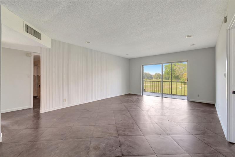 Image 7 of 36 For 6201 Falls Circle Dr  207