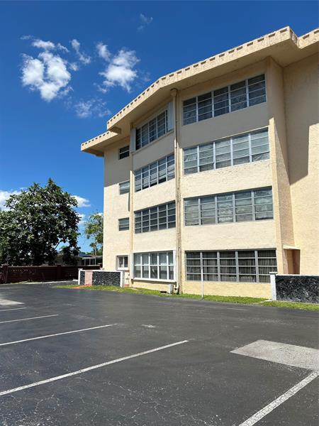 Image 4 of 26 For 4191 41st St  312