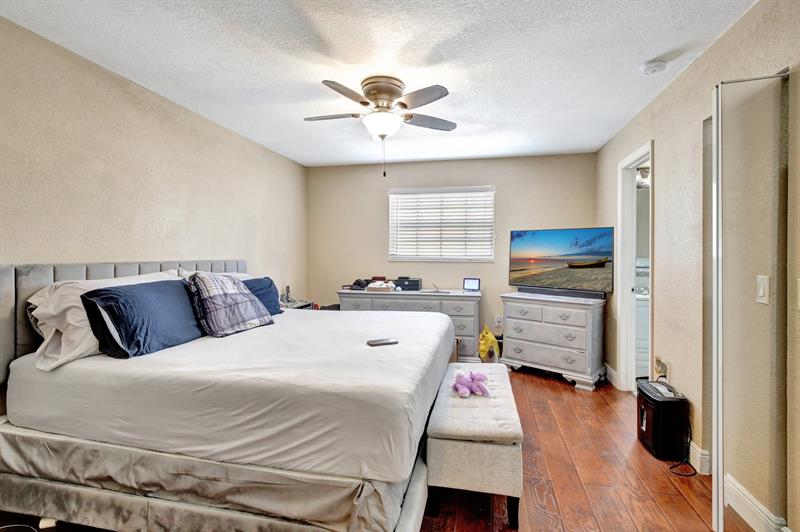 Image 9 of 20 For 9725 26th Ct  4