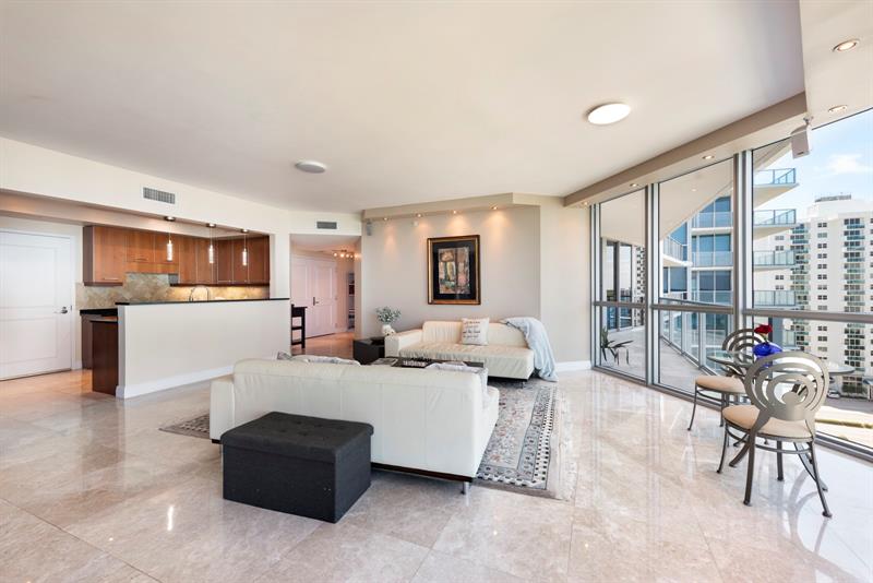 Image 11 of 41 For 3101 Ocean Dr  905