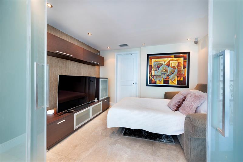 Image 14 of 41 For 3101 Ocean Dr  905