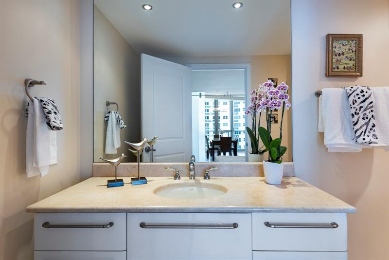 Image 15 of 41 For 3101 Ocean Dr  905