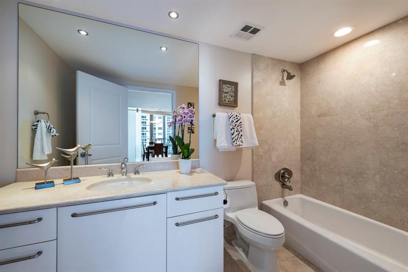 Image 16 of 41 For 3101 Ocean Dr  905