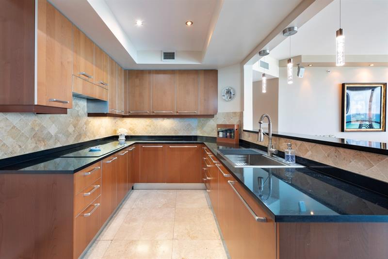 Image 18 of 41 For 3101 Ocean Dr  905