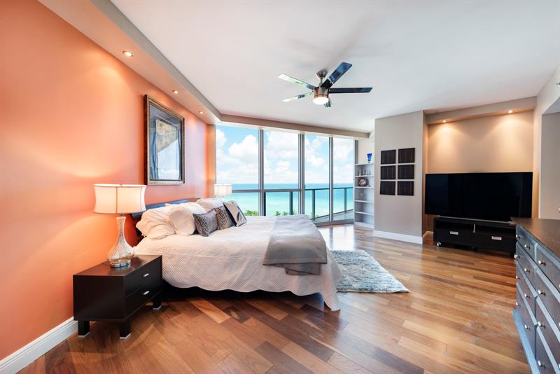 Image 22 of 41 For 3101 Ocean Dr  905