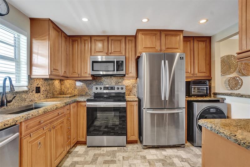 Image 17 of 76 For 3051 48th St  509