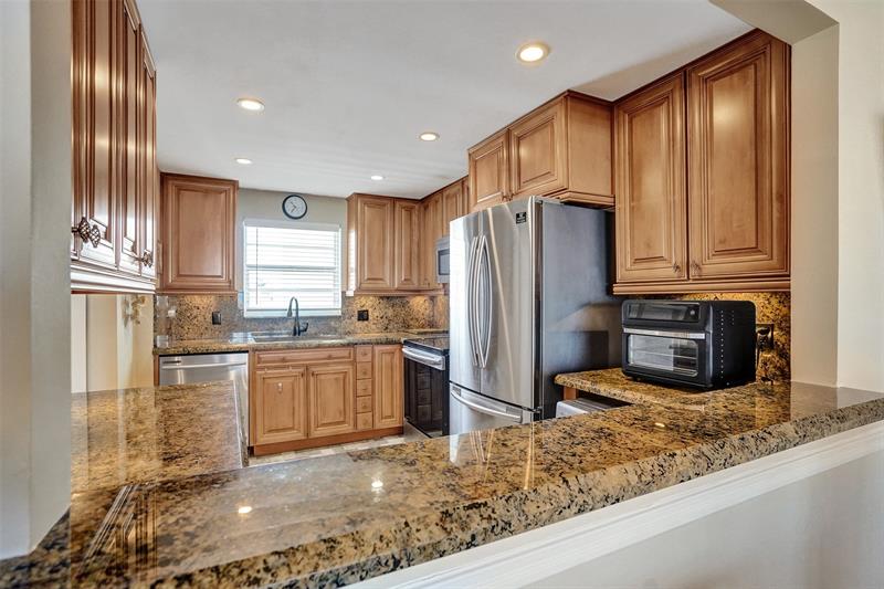 Image 19 of 76 For 3051 48th St  509